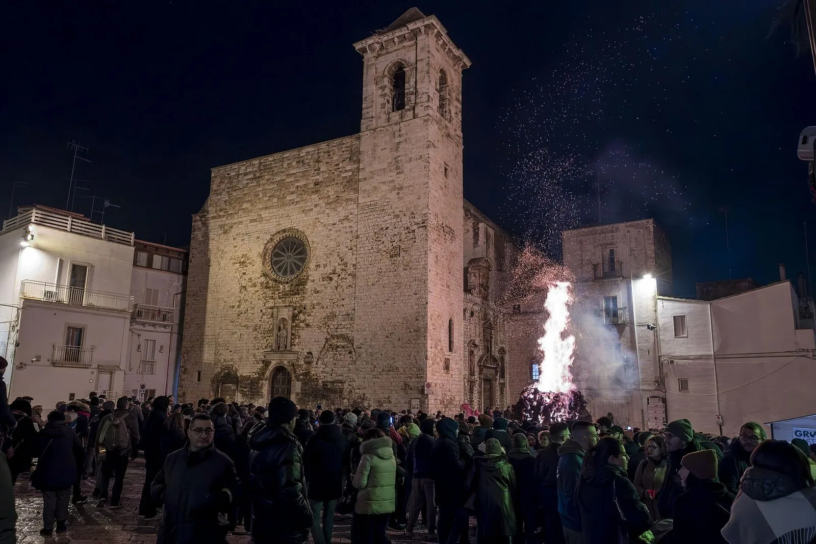 La chiesa di San Leone Magno a Castellana Grotte durante i festeggiamenti invernali